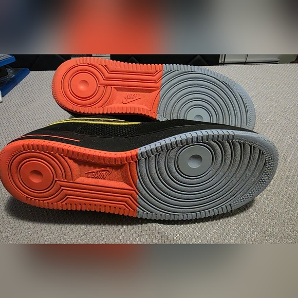 Nike Black and Teal Sneakers - Picture 7 of 7